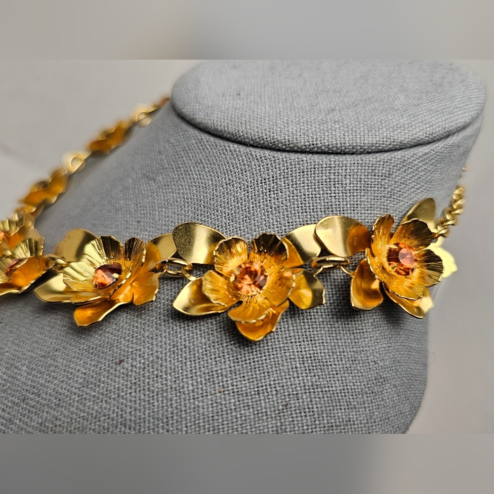 [J. CREW] Oversized Gold Flower Collar Statement Necklace - Picture 10 of 16